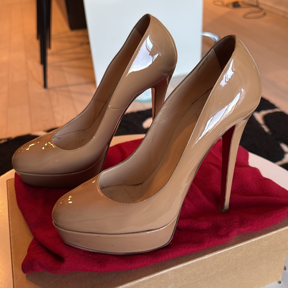 Christian Louboutin Bianca 140 Patent calf Nude shoes 
Size 38.5